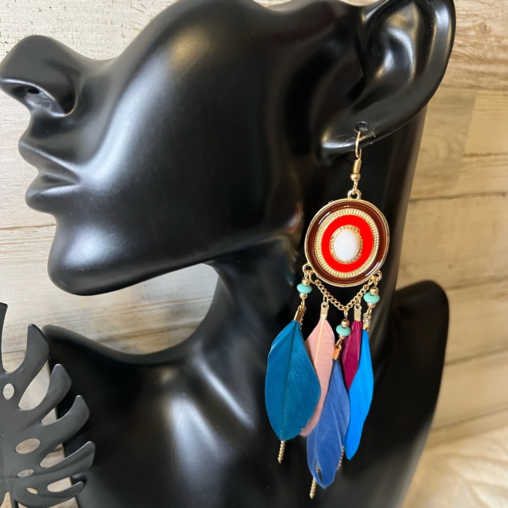 NWT shades of blues & pinks boho feather earrings. - Picture 2 of 6